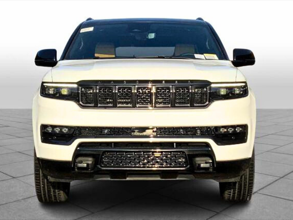 Jeep Grand Wagoneer 1