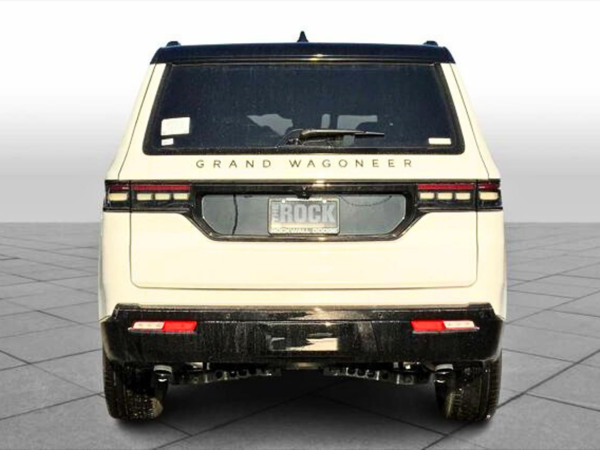 Jeep Grand Wagoneer 2