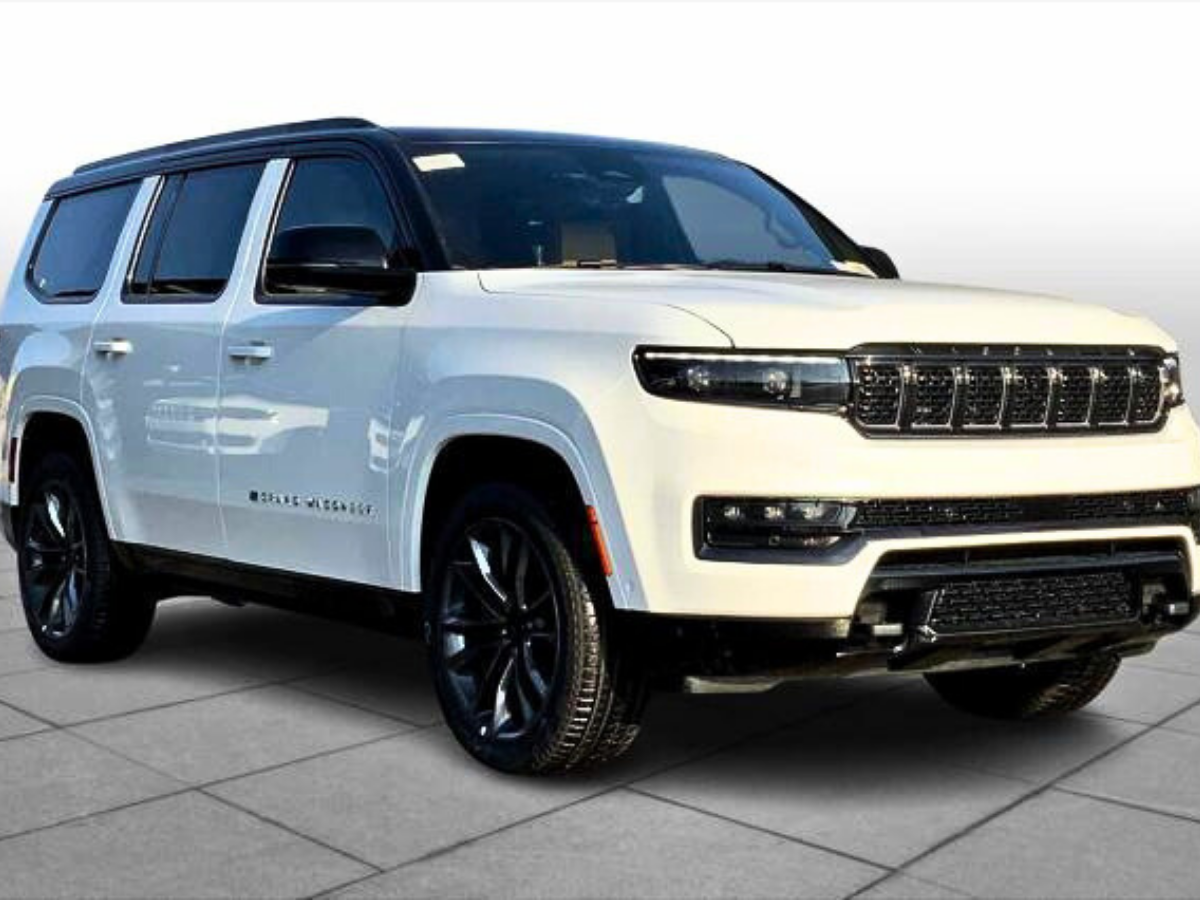 Jeep Grand Wagoneer 4