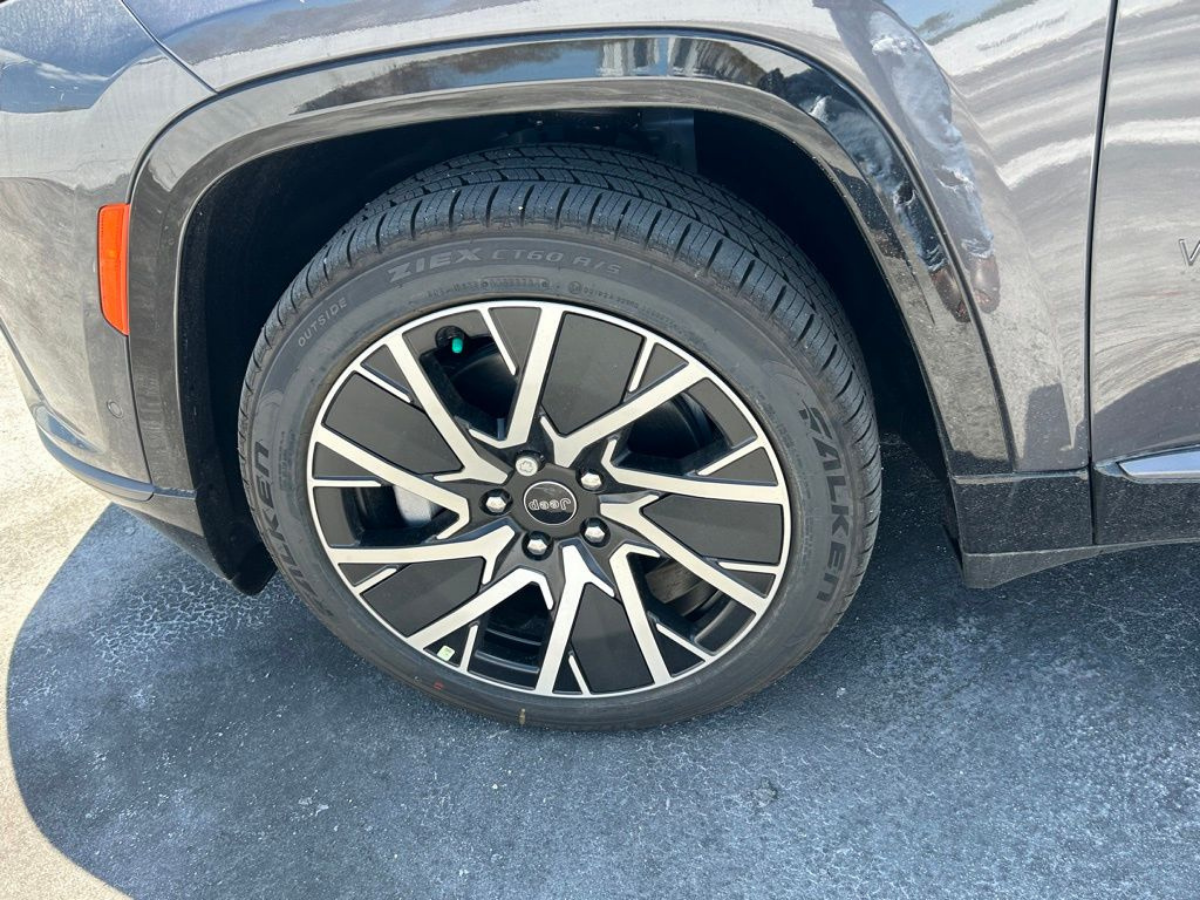 Jeep Wagoneer S Limited 20